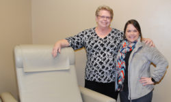 Barnhart Memorial Provides Two Chemotherapy Chairs to Central Care Cancer Center in Newton